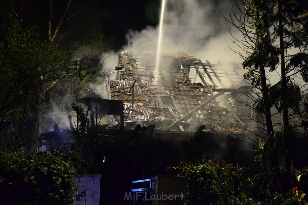 Grossfeuer Einfamilienhaus Siegburg Muehlengrabenstr P0236.JPG - Miklos Laubert